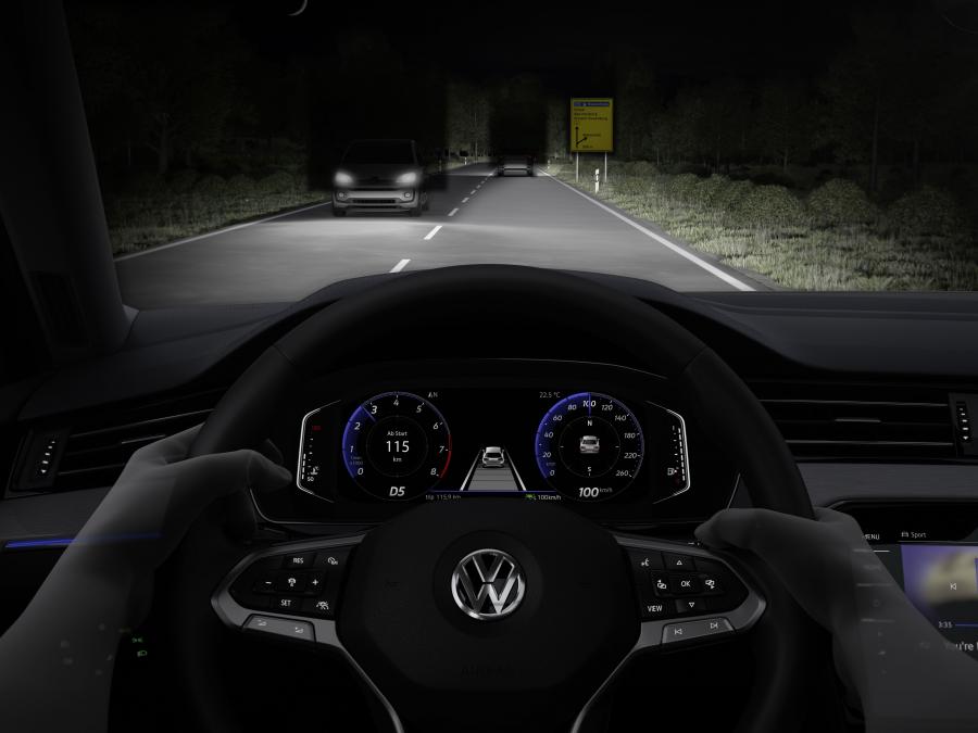 Панель приборов Volkswagen Passat R-Line Variant (B8) 2019 года  (WW) (фото 21 из 49)